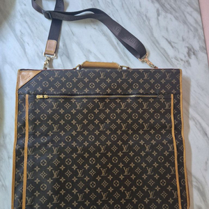 거먼트백 또는 수트커버