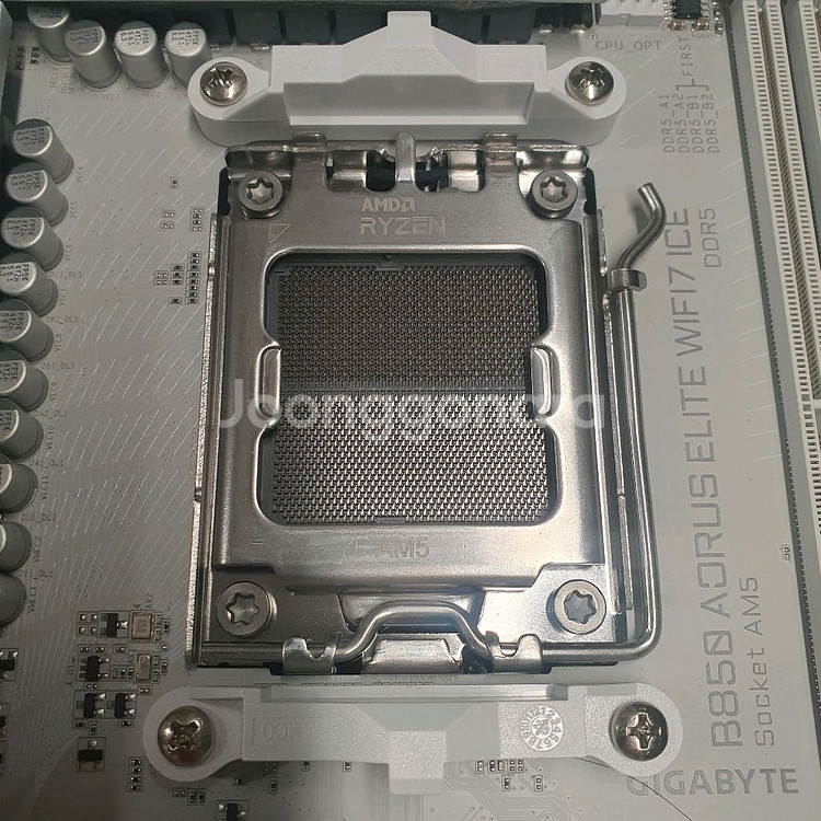 GIGABYTE B850 AORUS ELITE WIFI--4