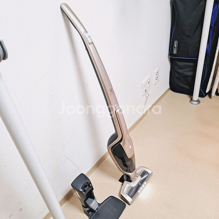 일렉트로룩스 베드프로 무선청소기 배터리좋음 스틱+핸디형--1