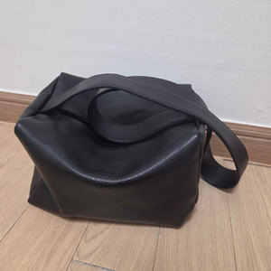 마르디 메크르디, 주우재 가방