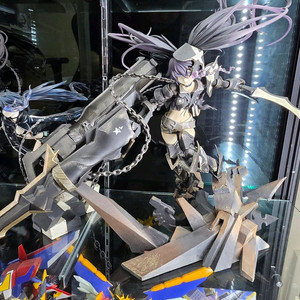 피규어 팝니다.