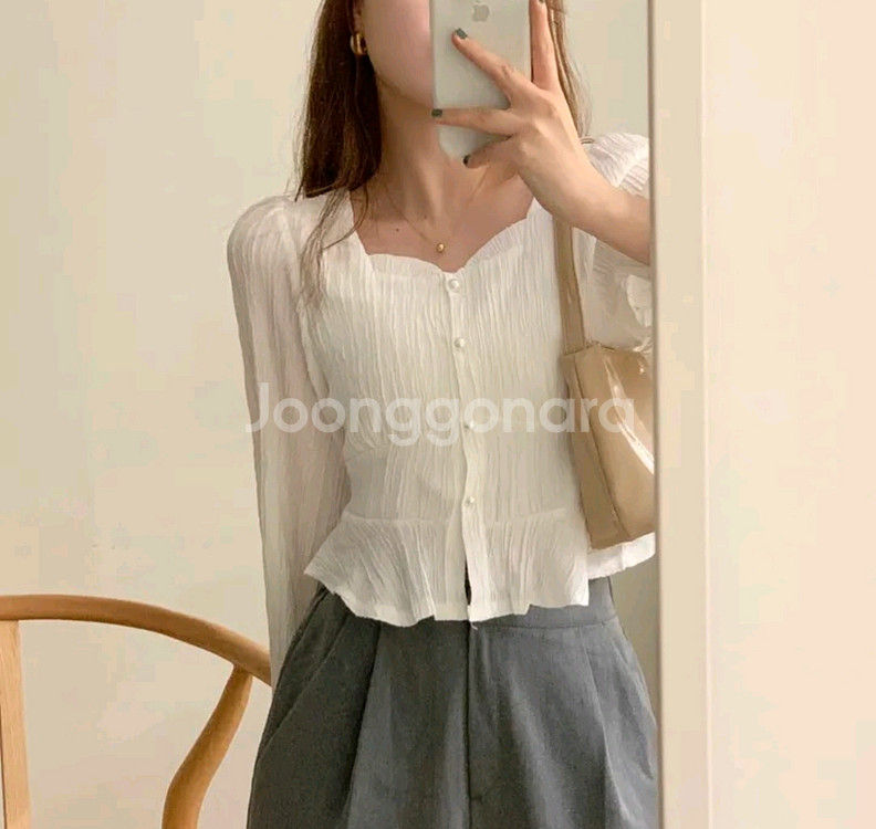 하트넥 스퀘어넥 화이트 블라우스 팔아요--0