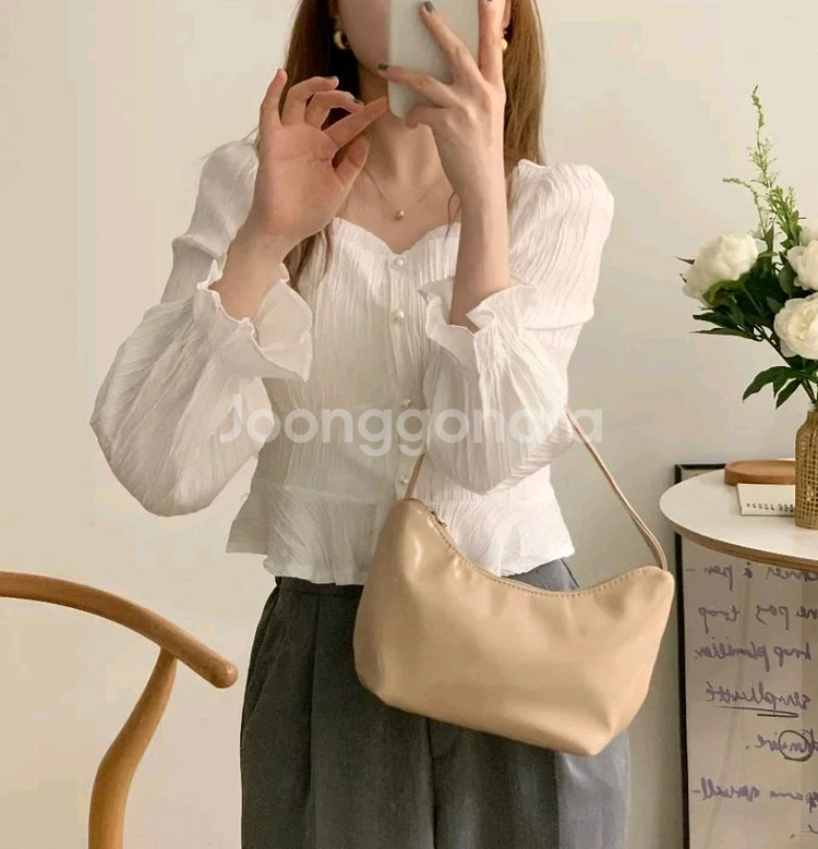 하트넥 스퀘어넥 화이트 블라우스 팔아요--1