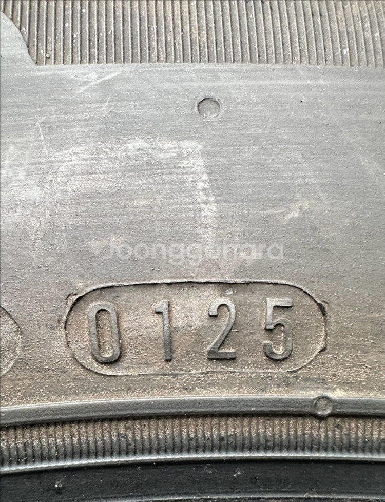 235 60 18중고타이어2개2356018--3