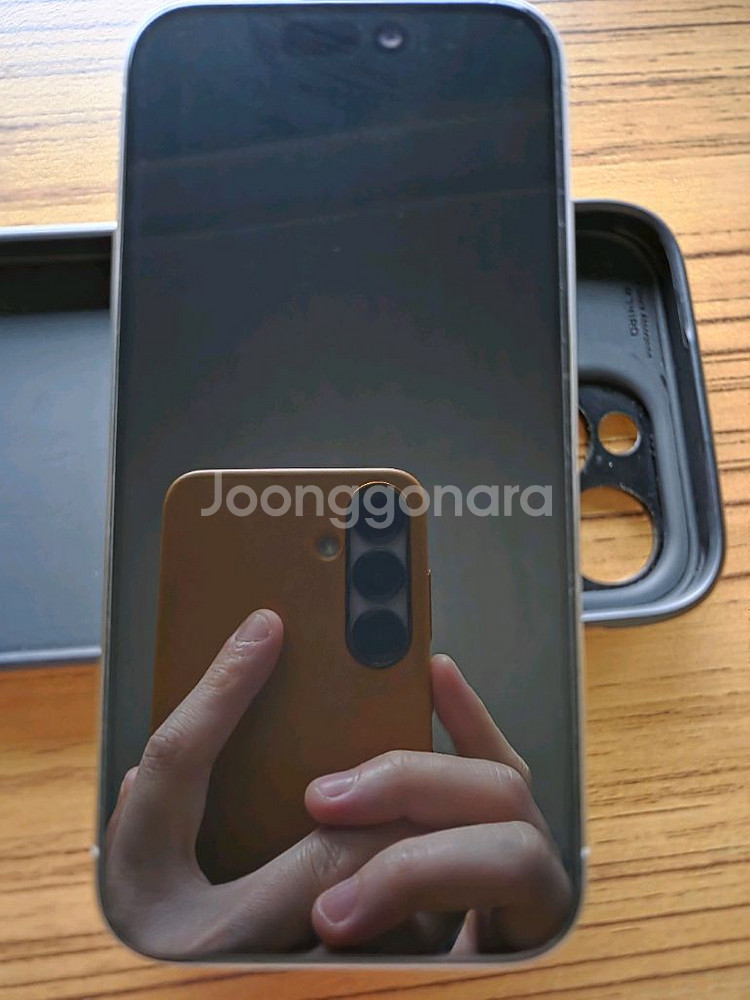 아이폰15 프로 화이트 128기가 팝니다--2