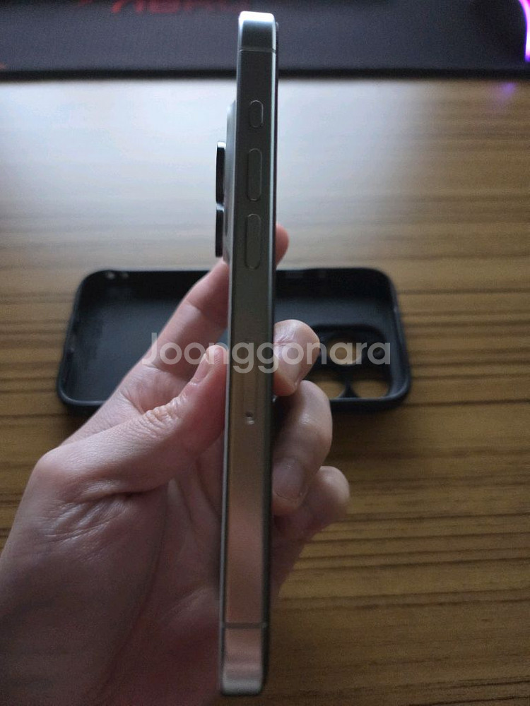 아이폰15 프로 화이트 128기가 팝니다--4