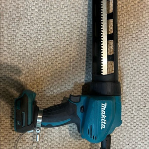 마끼다 코킹건 18v