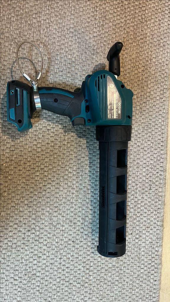 마끼다 코킹건 18v--1