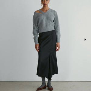 렉토-BOLD RIB SLIT DETAIL V-NECK