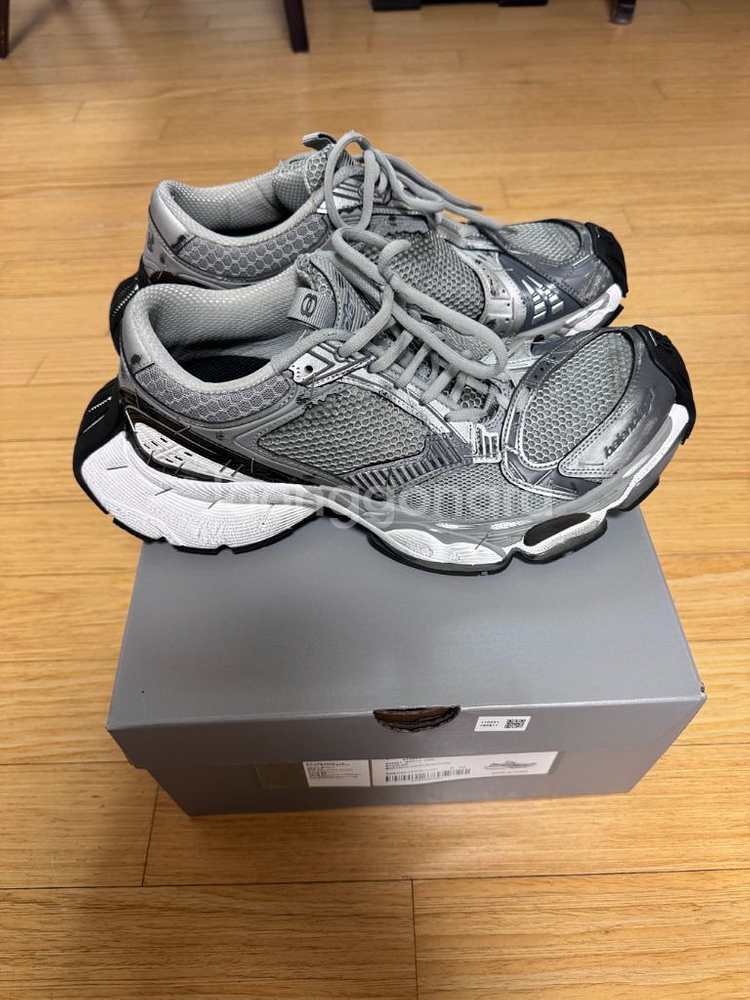 발렌시아가 스테이플러 스니커즈 그레이 42사이즈--0