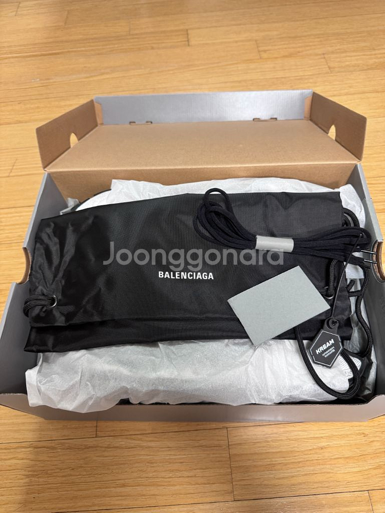 발렌시아가 스테이플러 스니커즈 그레이 42사이즈--3