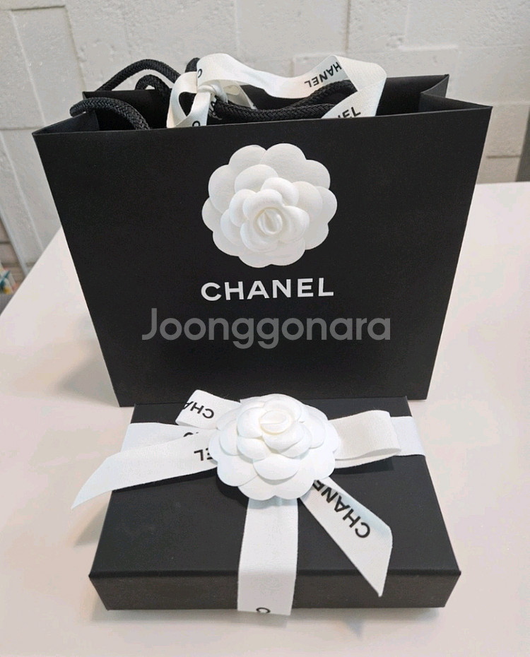 샤넬 카드지갑 블랙 은장 지퍼돌이 미개봉 새상품--2