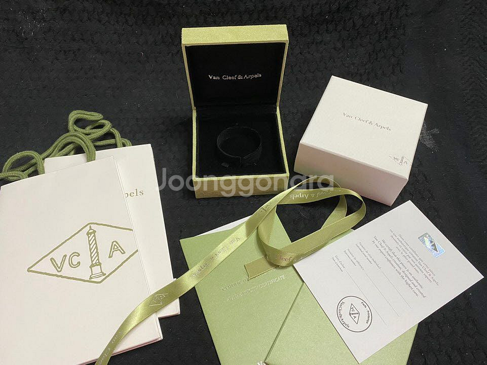 반클리프케이스 판매합니다--1