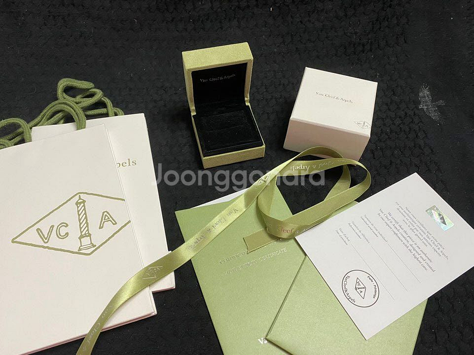 반클리프케이스 판매합니다--3