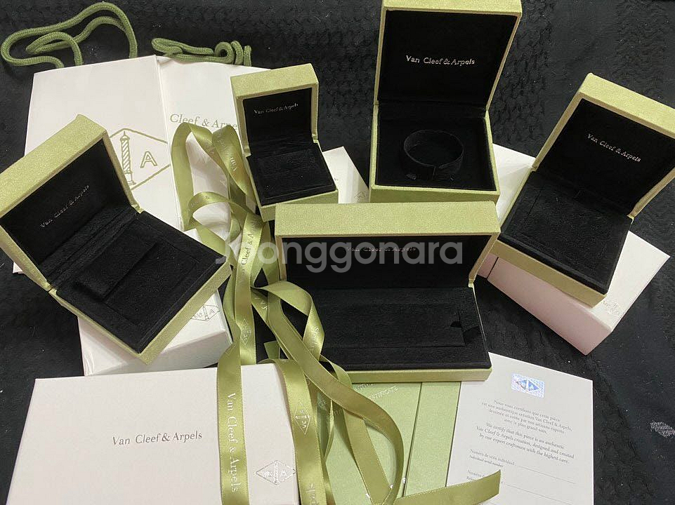 반클리프케이스 판매합니다--4