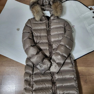 몽클레어 정품 리얼퍼 롱패딩 판매 (정거 369만원)