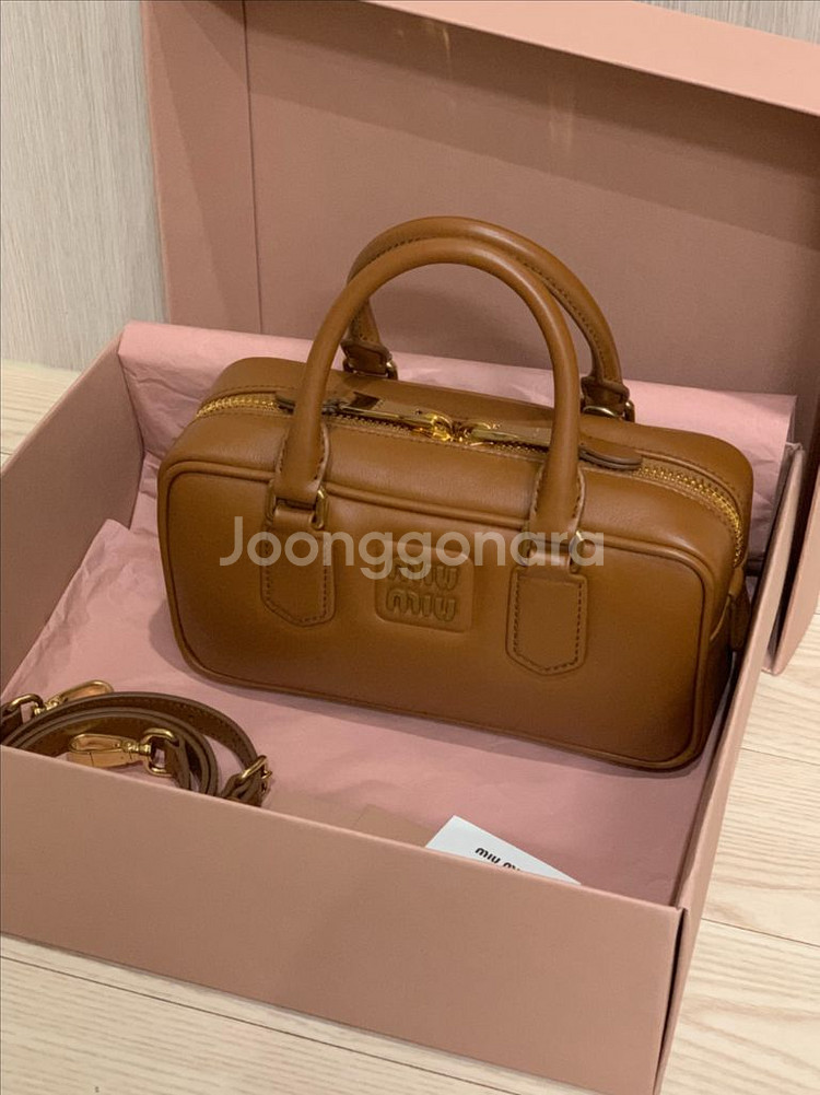 미우미우 아르카디백 레귤러 꼬냑--3
