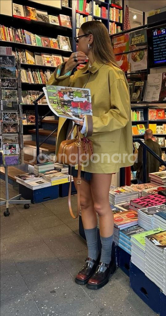 미우미우 아르카디백 레귤러 꼬냑--4