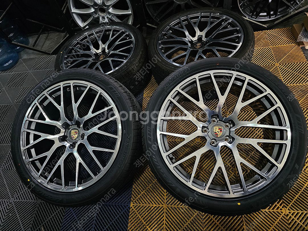 포르쉐 마칸 스파이더 커스텀 포지드 21인치 휠타이어--0