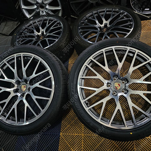 포르쉐 마칸 스파이더 커스텀 포지드 21인치 휠타이어