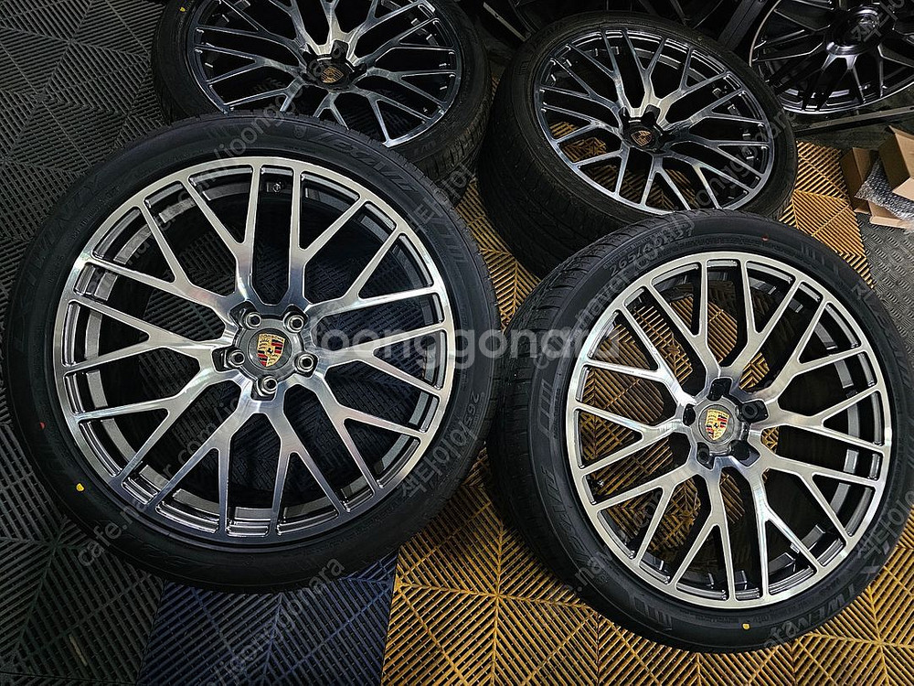 포르쉐 마칸 스파이더 커스텀 포지드 21인치 휠타이어--1