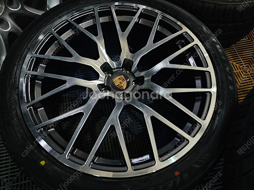 포르쉐 마칸 스파이더 커스텀 포지드 21인치 휠타이어--4