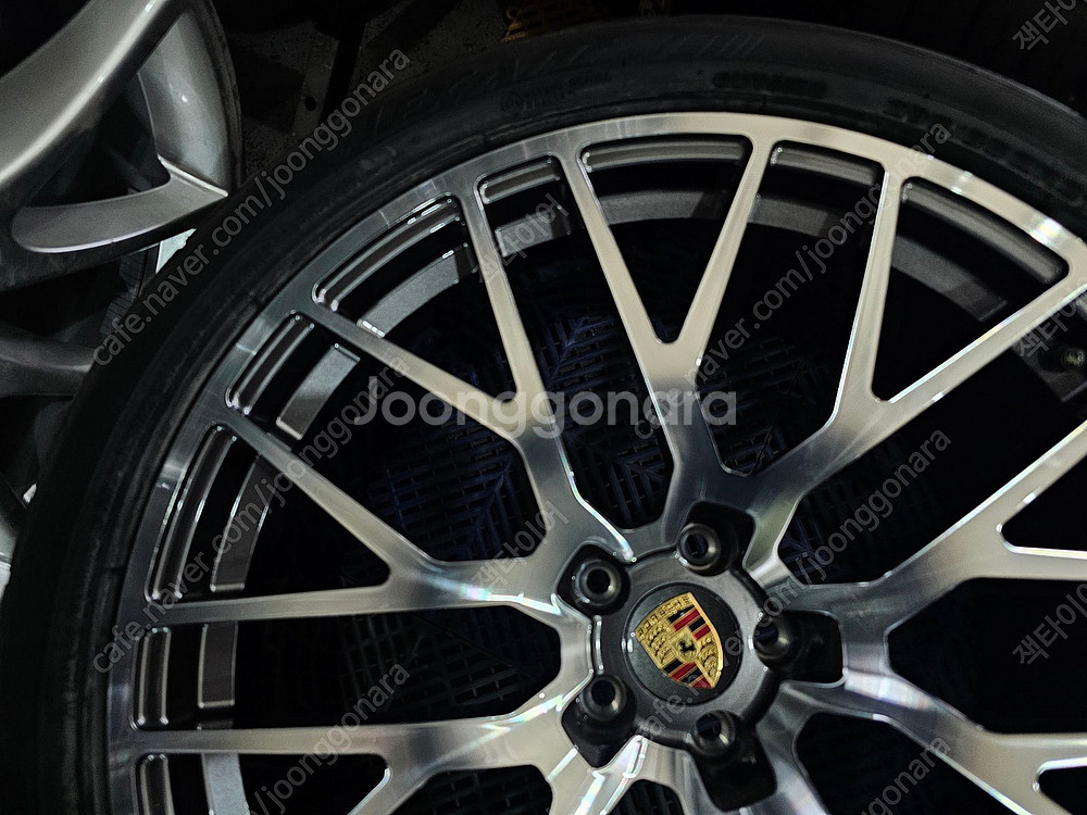 포르쉐 마칸 스파이더 커스텀 포지드 21인치 휠타이어--2