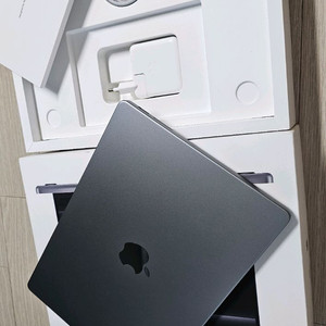 맥북 프로 pro M3 16 5/100% macbook