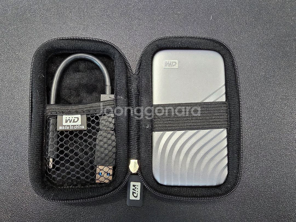WD My Passport 외장 휴대용 SSD 4TB--0