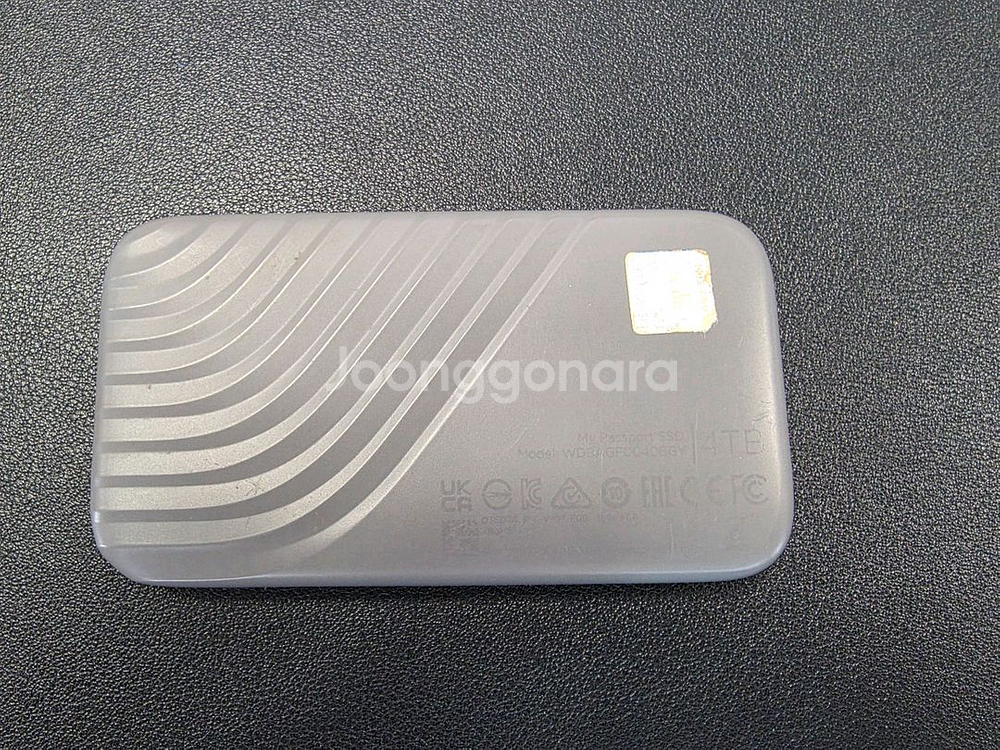 WD My Passport 외장 휴대용 SSD 4TB--2