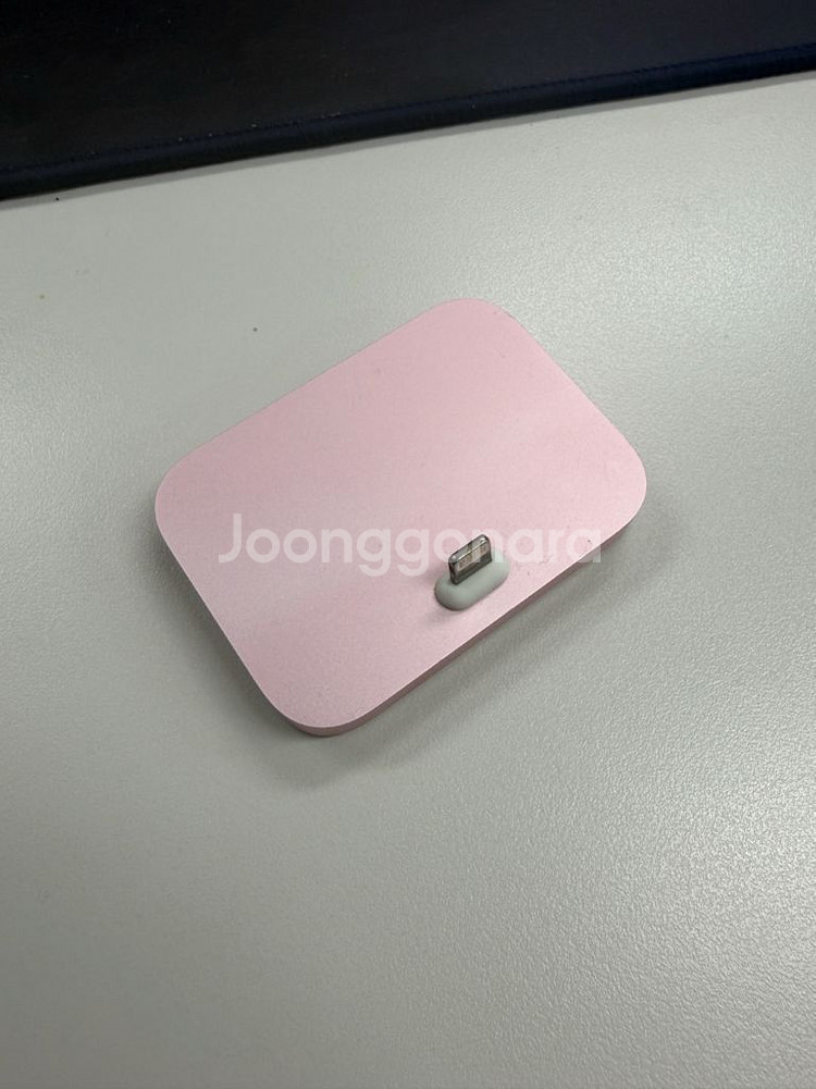 애플 라이트닝 충전독 팝니다.--0