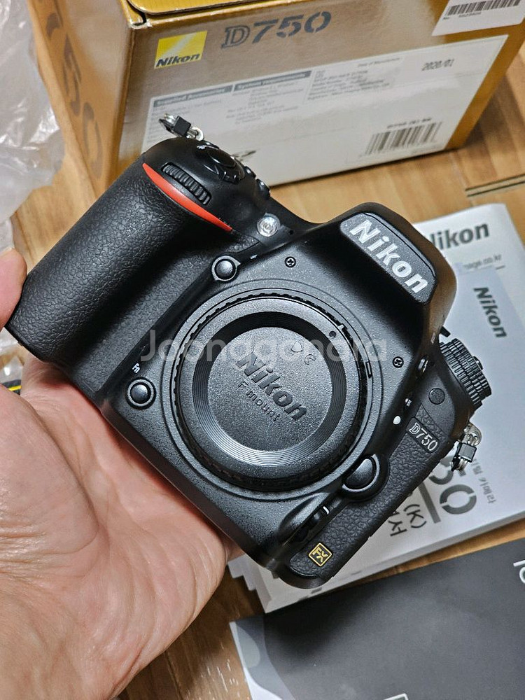 니콘 D750 풀박스 팝니다.--1
