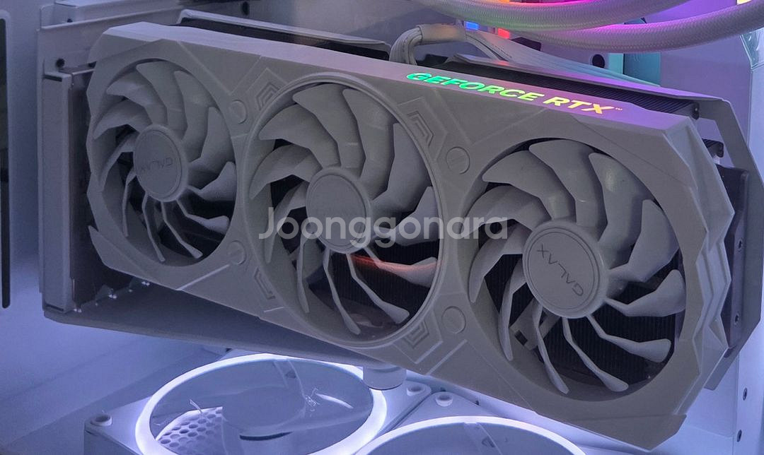 갤럭시 4070ti 화이트 팝니다.--0