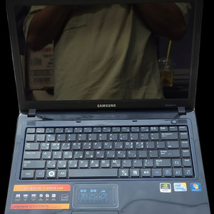 삼성 SENS R470 부품용으로 판매하는 노트북입니다