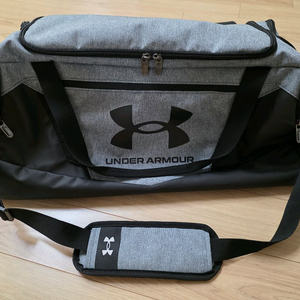 언더아머 더플백M 사이즈