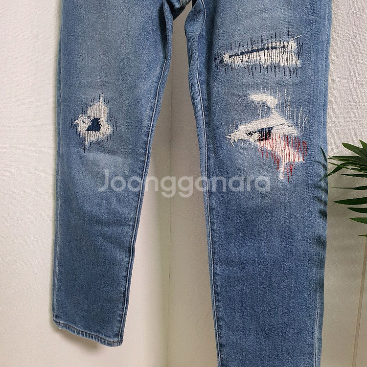 타미힐피거 보이프렌드핏 데미지 청바지--3