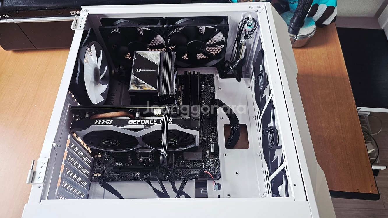 컴퓨터 게이밍용 i7 9700 8코어 본체 팝니다--1