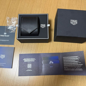 태그호이어 아쿠아레이어 프로페셔널 300 GMT (녹판