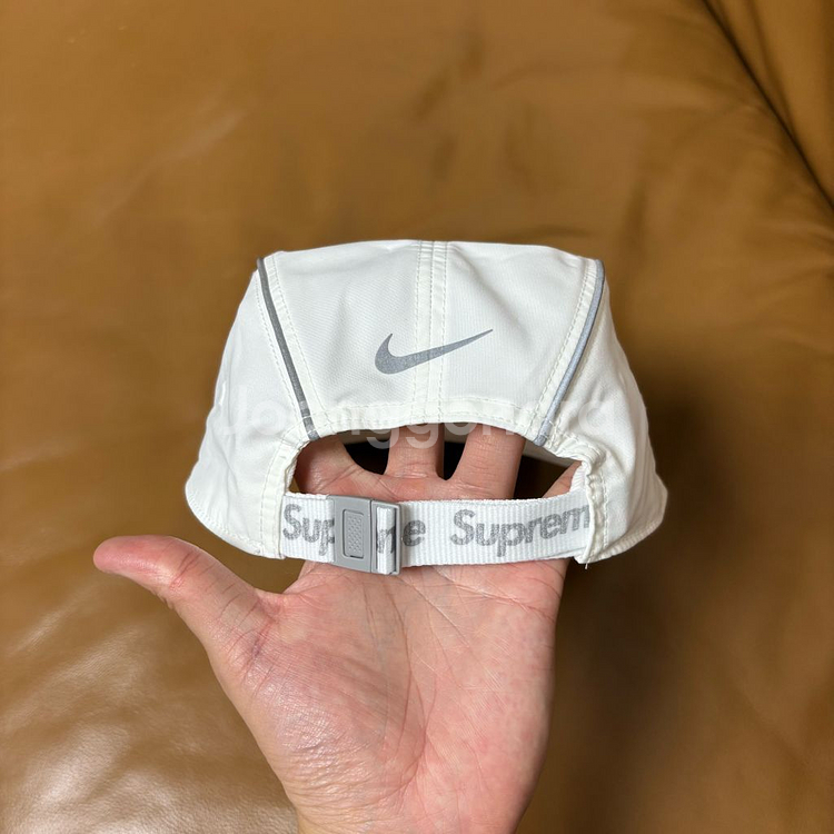 슈프림x나이키 에어맥스 화이트 캠프캡 모자 White--6