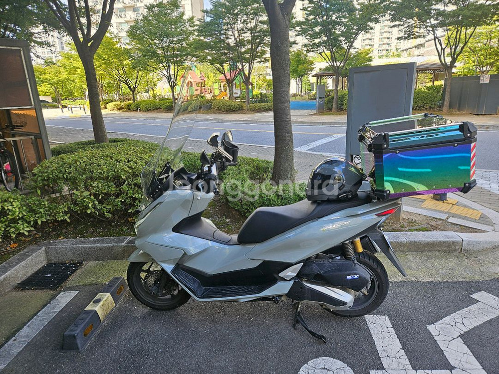 25년식 pcx125 풀옵션 팝니다(5300km)--1