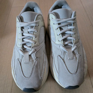 아디다스 이지부스트 700 아날로그 255