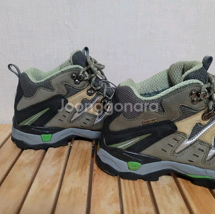 코오롱스포츠 고어텍스 등산화 245--4