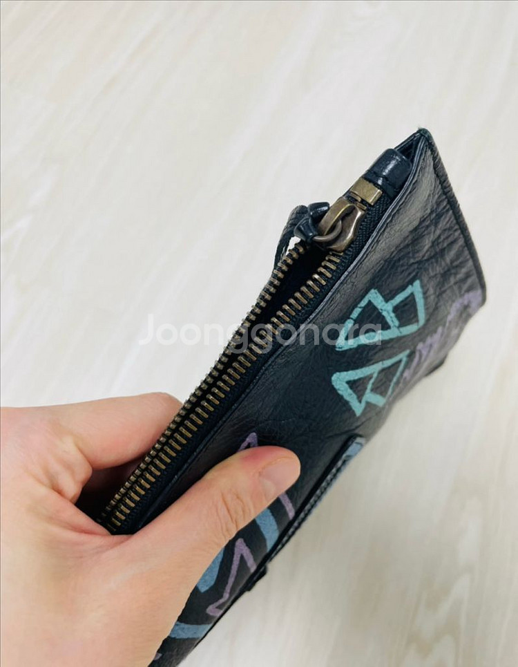 발렌시아가 그래피티 클러치--2