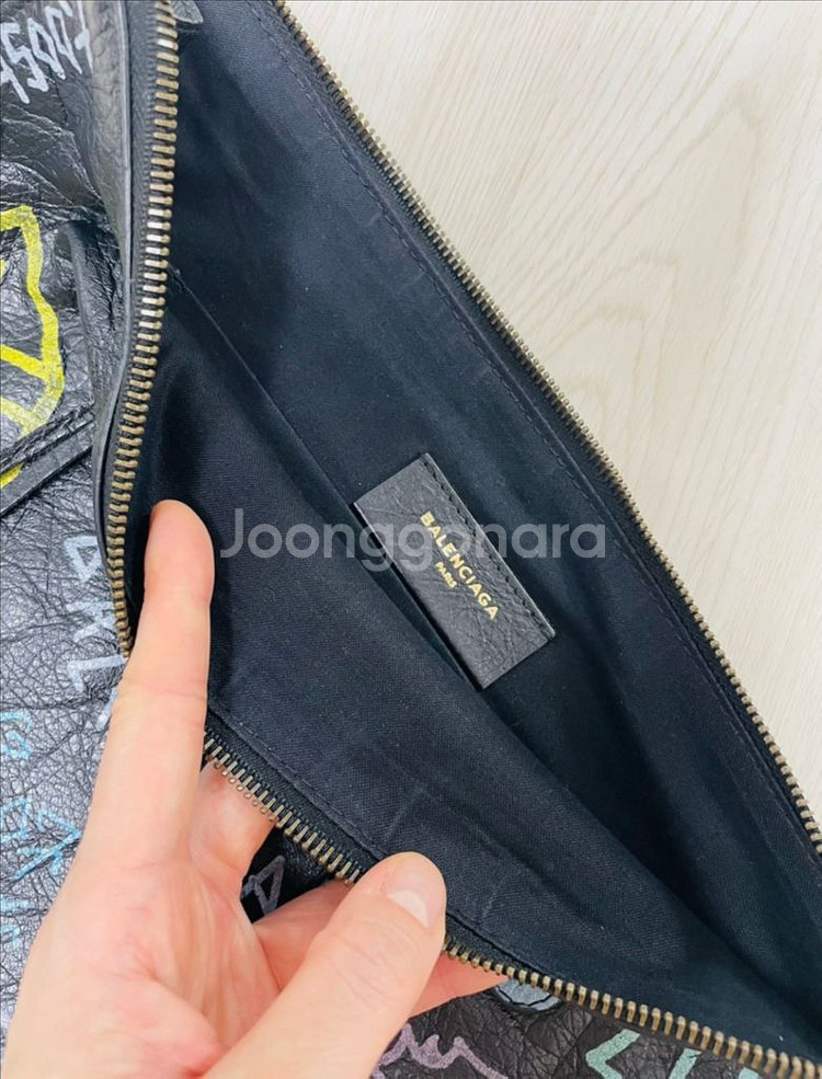 발렌시아가 그래피티 클러치--4