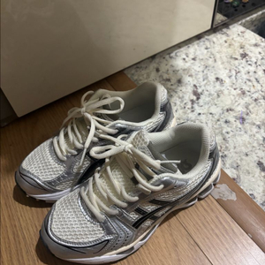 아식스 젤카야노 14