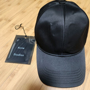 ACNE STUDIO(아크네스튜디오) 페이스 새틴 볼캡