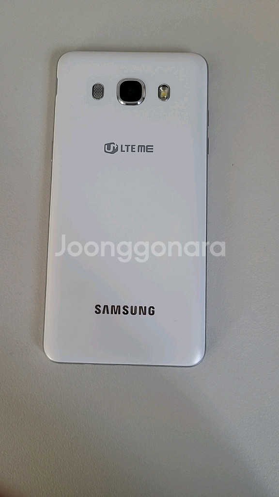 갤럭시J5 휴대폰 화이트--1