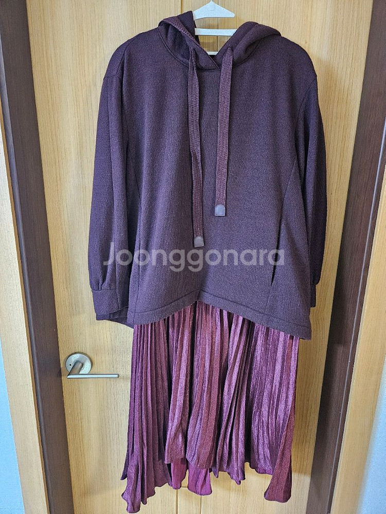 한섬 SJSJ 자주색 플리츠 원피스 팝니다--0