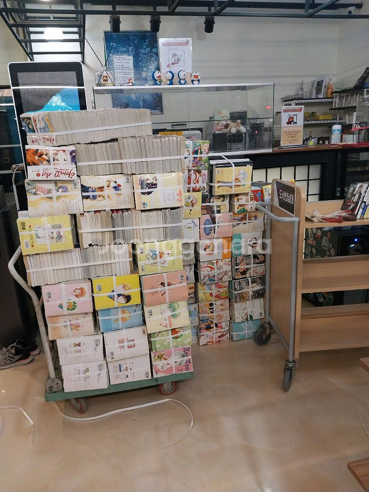 만화(웹툰코믹순정아동)카페용품.실사참조--4