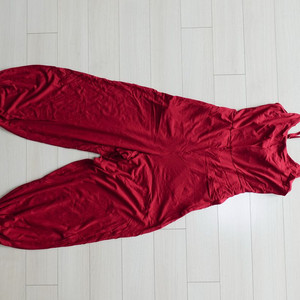 찬드라 조거 점프수트-스칼렛 컬러